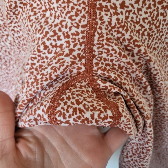 EUC Athleta Salutation Stash II Textured Tight Micro Leopard Rust Orange Small - Picture 7 of 11